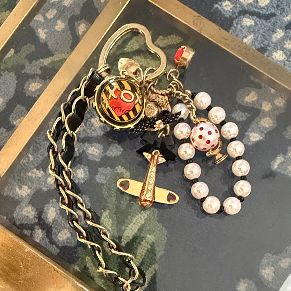 Betsey Johnson Key Fob Bag Charm World Traveler Take Me Away Vintage - Picture 2 of 13